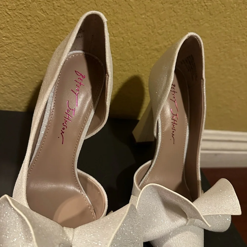 Betsey Johnson Women’s Nobble Ivory Off White Heel Shoes multiple size available - Picture 4 of 11